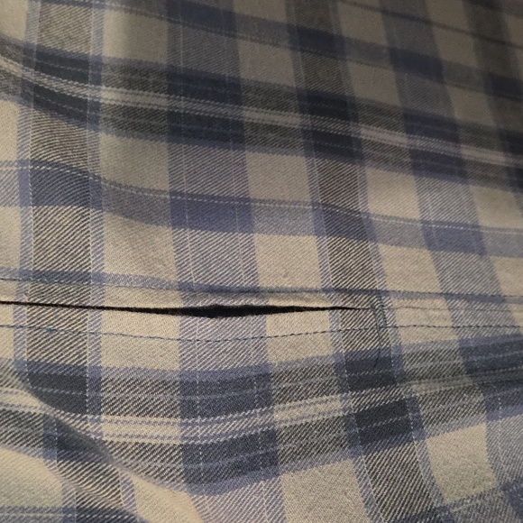 Duluth Trading Co Free Swingin' Flannel Blue Plaid Shirt Size Large EUC - Picture 7 of 7